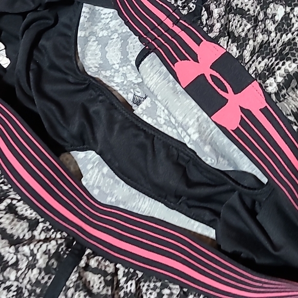 UNDER ARMOUR SNAKESKIN PRINT LOGO SHORTS PRICE FIRM - Picture 8 of 11